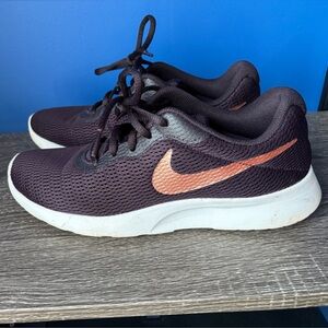 {Nike} Burgundy Ash Tanjun Athletic Shoes women's size 8.5